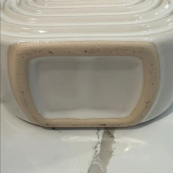 Creamy White ribbed Ceramic Vase with small faux calla lily flowers - Picture 3 of 10